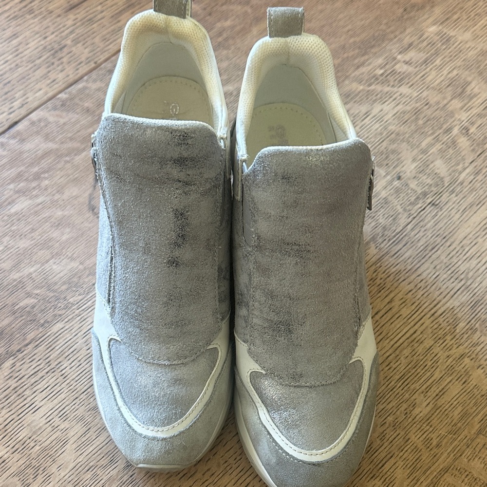 Geox women’s wedge sneakers size 38 - metallic silver and cream